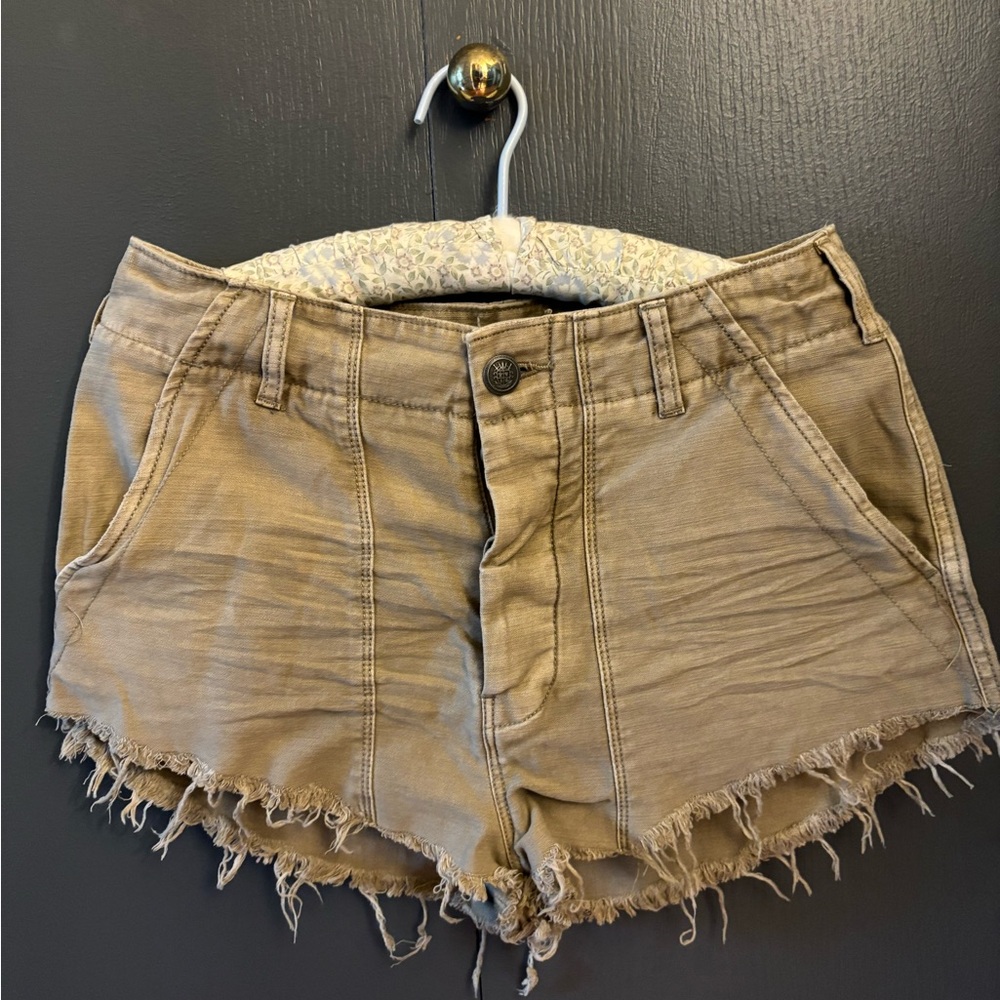 Free people button fly khaki color shorts size 6